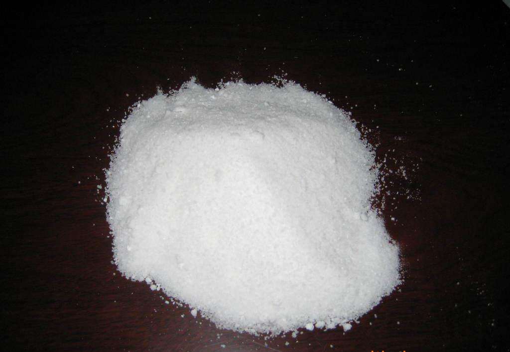 Sodium nitrate (NaNO3)